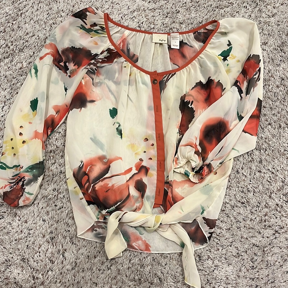 Women 3/4 sleeve chiffon top, size small.